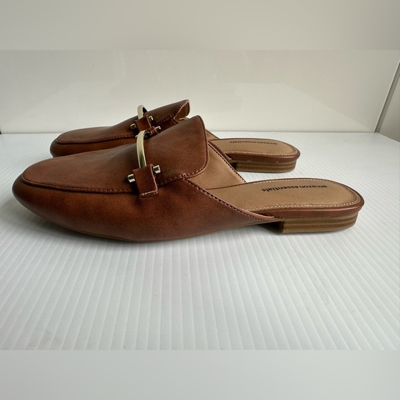 Amazon Essentials Slip on Mules Loafers Brown Gold Buckle Details Size 8.5 - Picture 4 of 6